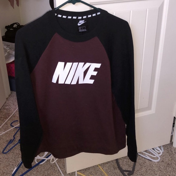 Nike Tops - Women’s Nike sweatshirt... worn once